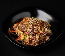 Гречневая лапша с грибы, говядиной и кешью