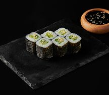 Маки ролл с огурцом