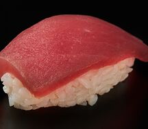 Суши с тунцом