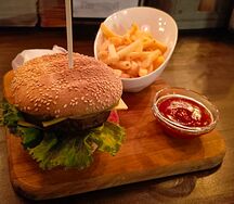 Тру-бургер из мраморной говядины с картофелем фри