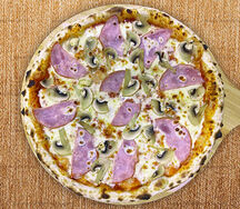 Пицца с прошутто и грибами