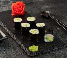 Ролл с авокадо