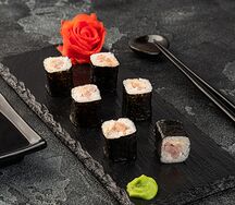 Ролл тигровая креветка в остром соусе