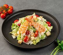 Салат Цезарь с тигровыми креветками