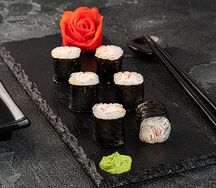 Ролл с крабом в остром соусе