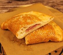 Кальцоне с ветчиной