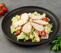 Салат Цезарь с курицей