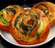 Булочка с маком и киви