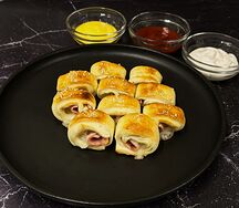 Рулетики с ветчиной и сыром