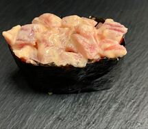 Острый суши с тунцом