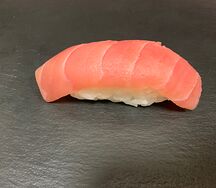 Суши с тунцом