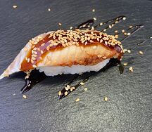 Суши с копчёным угрем