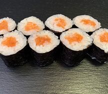 Роллы с лососем