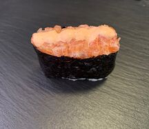 Острый суши с лососем