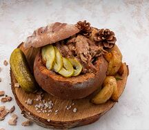Много мяса много хлеба с курицей