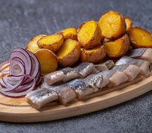 Сельдь с отварным картофелем