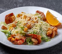 Салат Цезарь с креветками