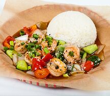 Рис с кисло-сладким соусом и креветками