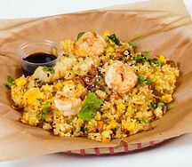 Wok с жареным рисом и овощами