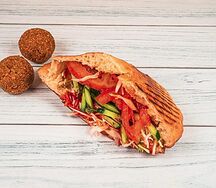 Шаурма с фалафелем в пите