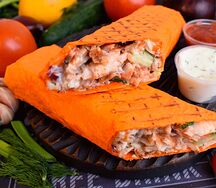 Шаурма с курицей в сырном лаваше