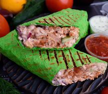 Шаурма с говядиной в шпинатном лаваше