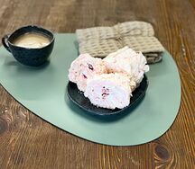 Меренговый рулет с малиной