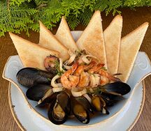 Морепродукты гриль в сливочно-медовом соусе