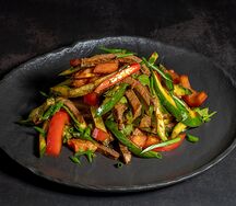 Острый салат по-уйгурски с огурцами и говядиной