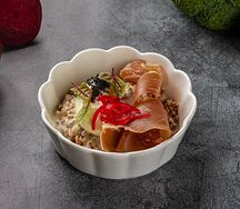 Гречневая каша с хамоном, яйцом пашот и соусом из сыворотки