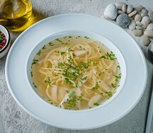 Куриный суп с домашней лапшой