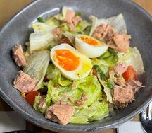 Салат Нисуаз с тунцом и яйцом