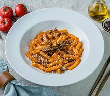 Ригатони с говядиной в томатном соусе