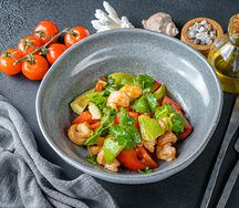 Креветки, помидоры, авокадо