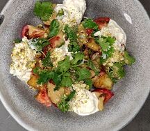 Хрустящие баклажаны с помидорами и страчателлой