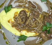 Куриная печень с картофельным пюре