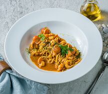 Лингвини с креветками и фисташками