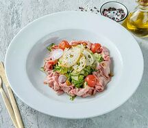 Салат с ростбифом