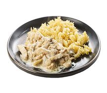 Бефстроганов из курицы с грибами и макаронами