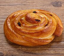 Булочка с изюмом