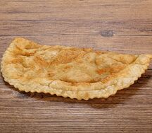 Чебурек с говядиной, сыром и зеленью
