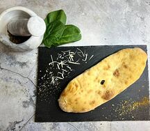 Пирожок осетинский с зеленью и сыром