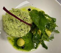 Скрэмбл со сливочным сыром и соусом песто