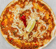 Ламаджо с мясом и сыром
