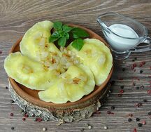 Вареники с картошкой и жареным лучком