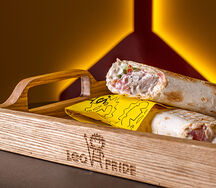 Сувлаки в лаваше со свининой