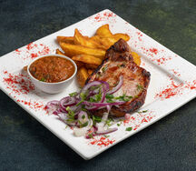 Свинина на косточке с гарниром