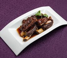 Свиные ребра, жаренные в кисло-сладком соусе