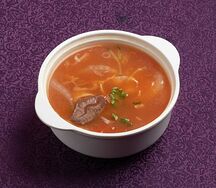 С070 Суп говяжий с морепродуктами и томатами