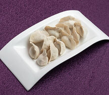 F082 Варёные китайские пельмени со свининой